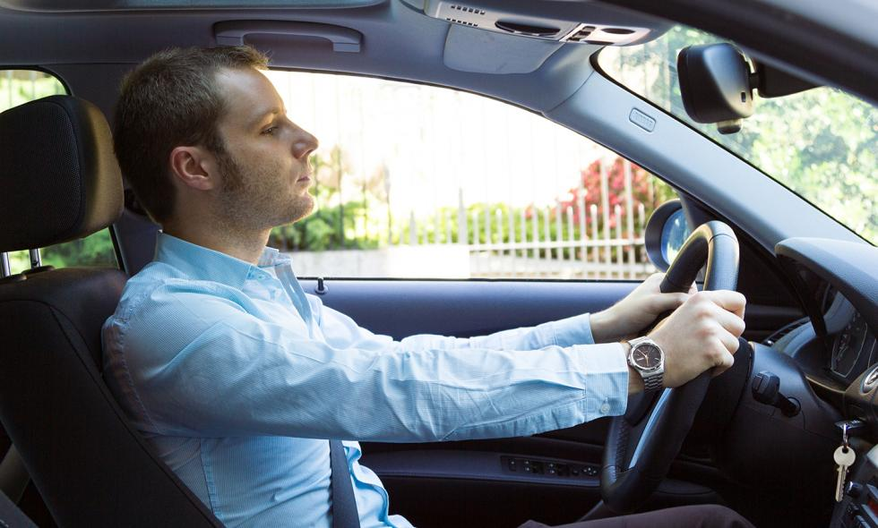 10 consejos para una postura segura a la hora de conducir